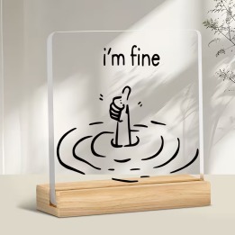 Tischdeko Acrylschild „i'm fine" mit Holzsockel – Schreibtischdeko | Boxenshop Chemnitz